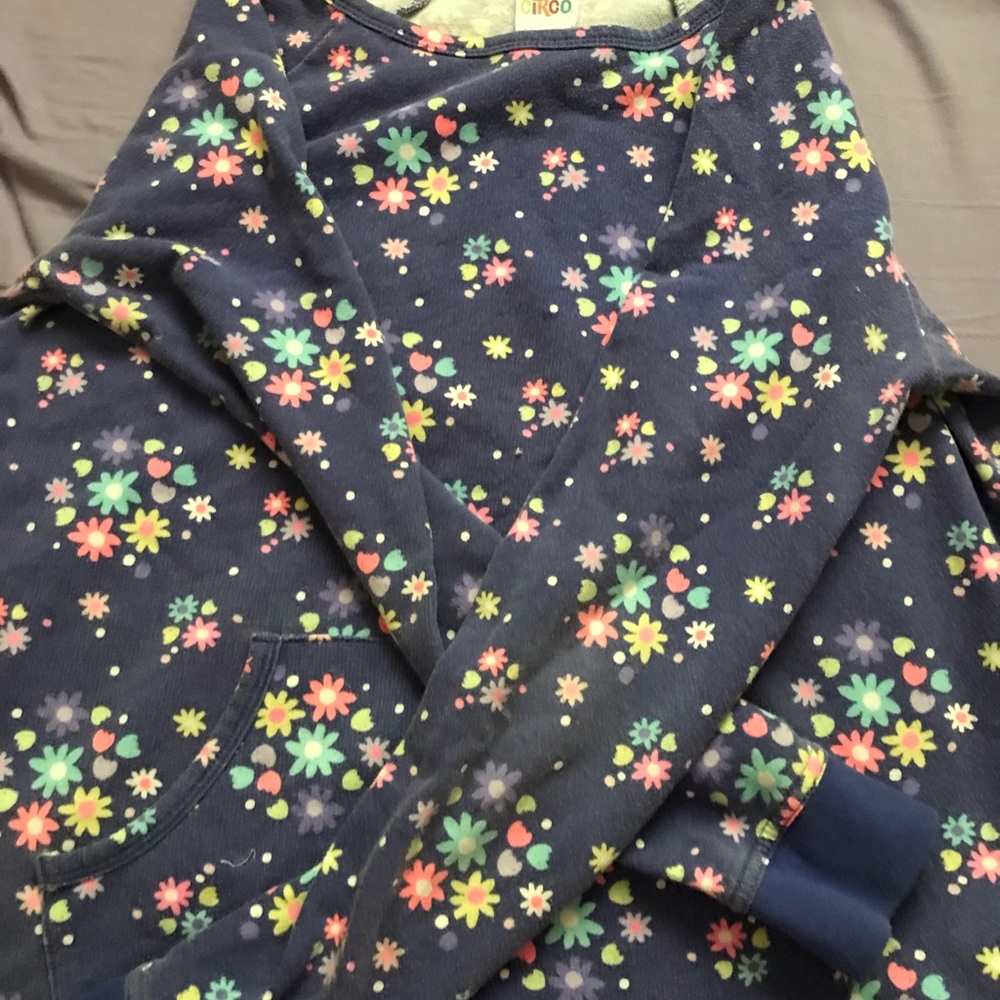 A long sleeved flower sweater shirt